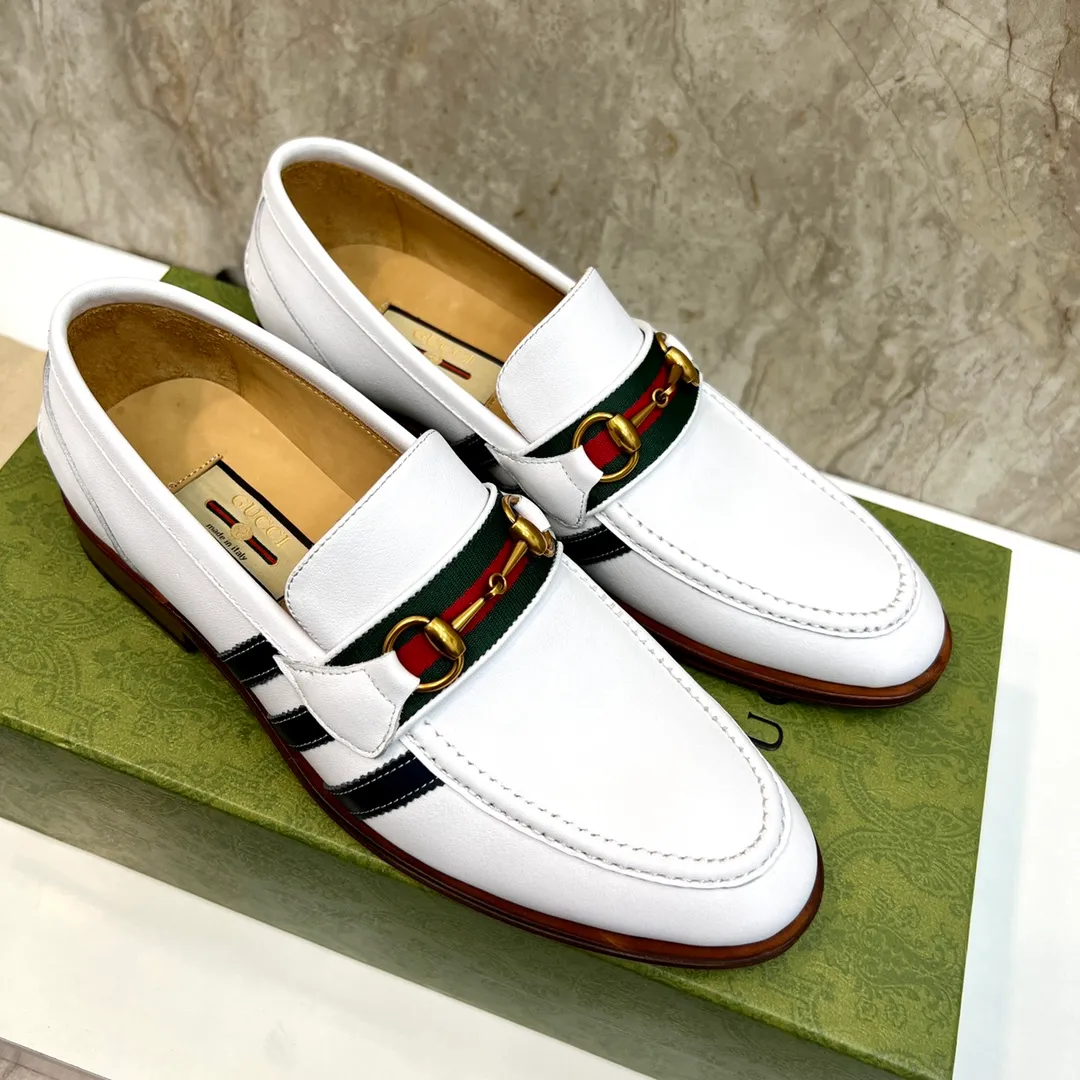 Original leather outsole P900 Brand: Co-branded Adidas｜GUCCI (Gucci) Standard code: Men's size 38–44 (45/46 can be customized) Grade: Same style as the official website Original quality Material: Original cowhide Leather lining Original leather outsole Style category: Men's fashionable casual leather shoes Distinguished big-name luxury elements top luxury Color: Actual picture